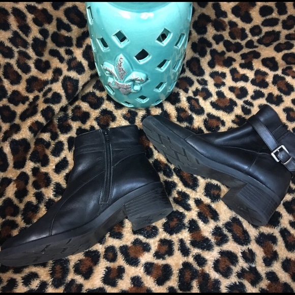 Markon- Black Ankle Boot- Size 7 - Picture 3 of 5